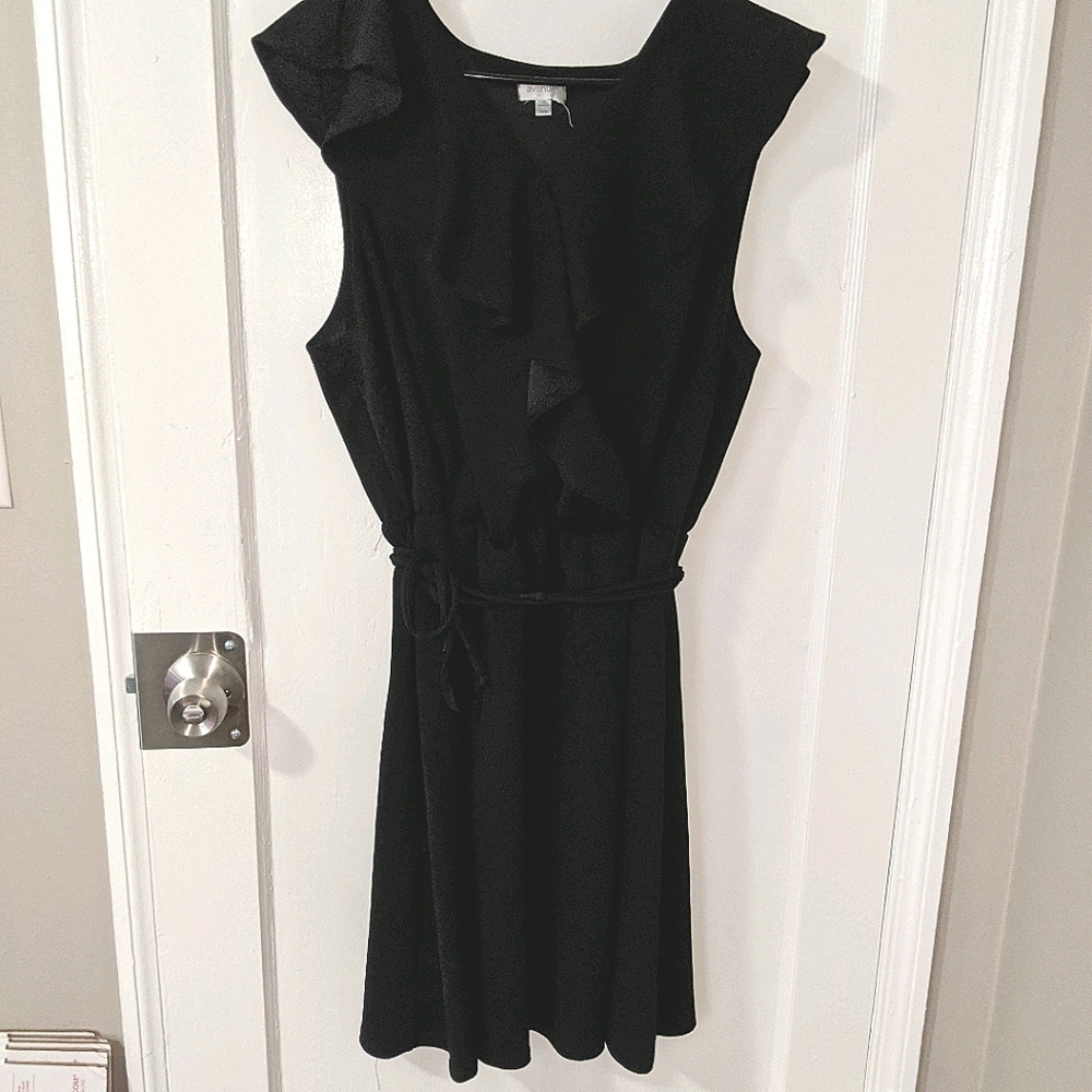 Avenue sleeveless black dress ruffled neck 22/24